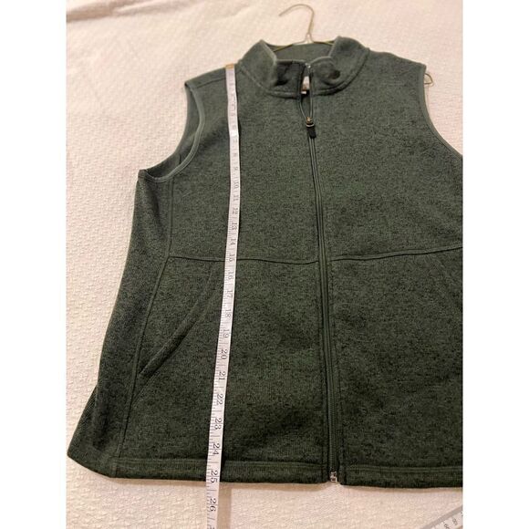 G.H. Bass & Co dark Green Light weight sweater vest size Large with pockets - Picture 6 of 7